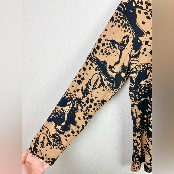 Chico's Women'a Large 2 Long Sleeve Cheetah Graphic Print Long Sleeve Top Soft - Picture 4 of 15